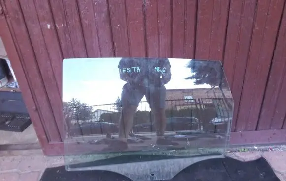 Ford Fiesta Rear side window