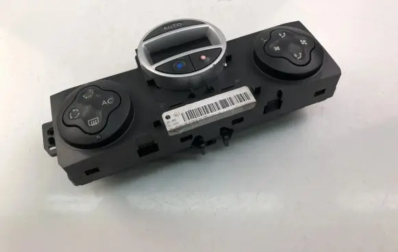 Renault Clio III Interior fan control switch 8200296683