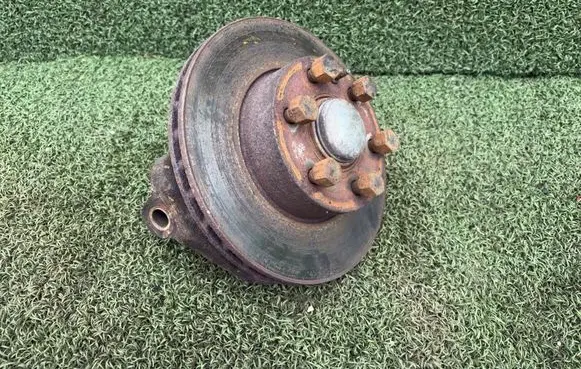 Iveco Daily 4th gen Front wheel hub spindle knuckle 500338595