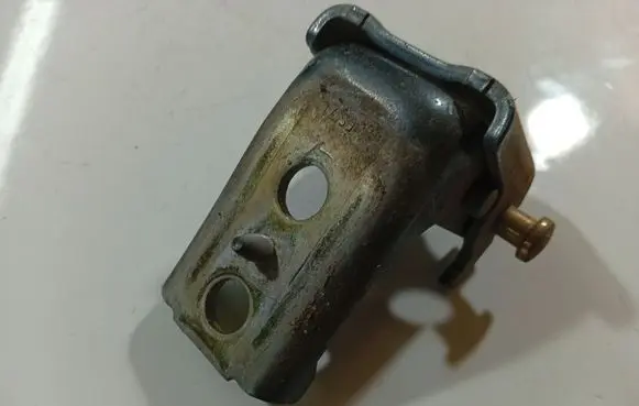 Peugeot 407 Rear door lower hinge