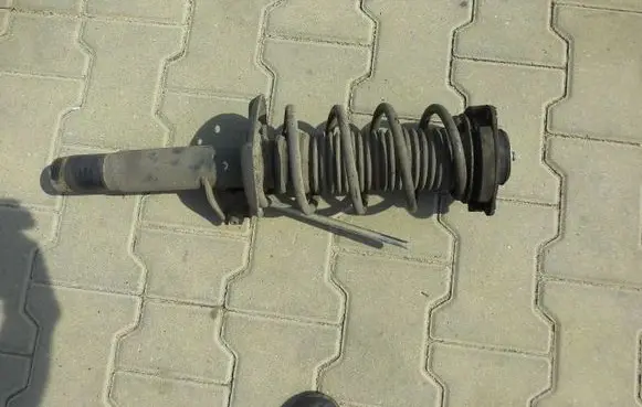 Skoda Octavia Mk2 (1Z) Front shock absorber with coil spring