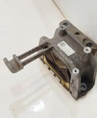 Volkswagen Golf VII Engine mount vacuum valve 5Q0199262DF