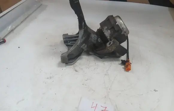 Audi A7 S7 4G Engine mounting bracket 4G0199308