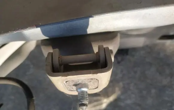 Peugeot 207 Tailgate/trunk/boot hinge