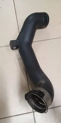 BMW 5 F10 F11 Intercooler hose/pipe 7582314