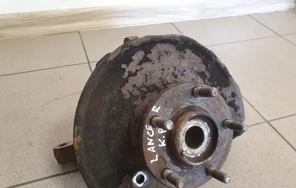 Mitsubishi Lancer VIII Front wheel hub 