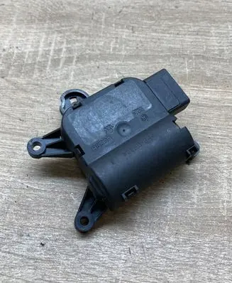 Volkswagen PASSAT B6 Air flap motor/actuator 1K0907511B 0132801341