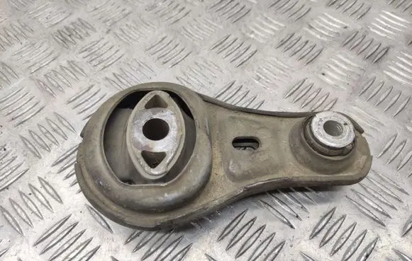 Opel Vivaro Engine mount bracket