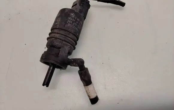 BMW 5 E60 E61 Windscreen/windshield washer pump 8362154