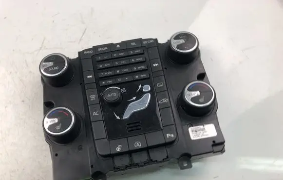 Volvo V70 Climate control unit 31398065