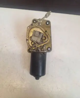 Opel Frontera B Front door window regulator motor