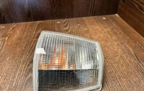 Volvo 850 Front indicator light 7731505LUE