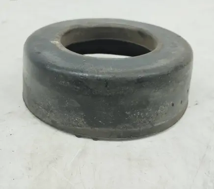 Mercedes-Benz 190 W201 Front coil spring rubber mount 2013211084 A2013211084