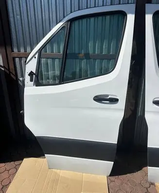 Mercedes-Benz Sprinter W907 W910 Front door 