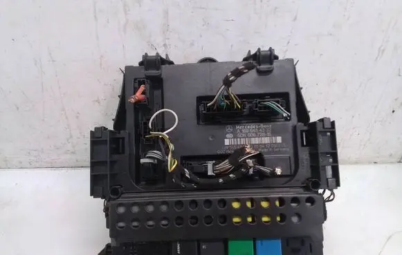 Mercedes-Benz B W245 Fuse module A1695454332 5DK00872816