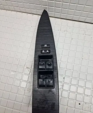 Toyota Verso Electric window control switch 8404005020 30170094 060410164909