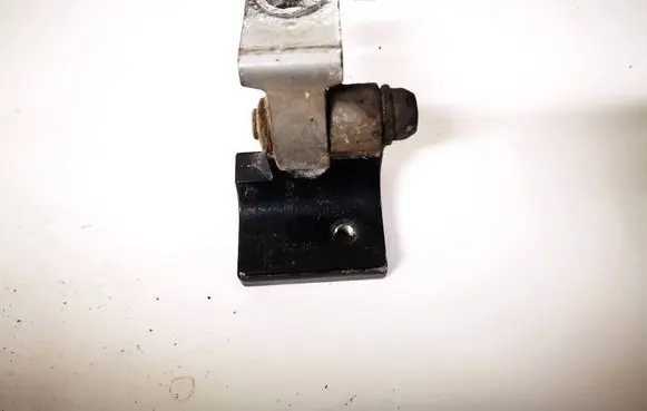 Volkswagen Touareg I Rear door lower hinge 7l0833401
