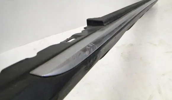Sill/side skirt trim