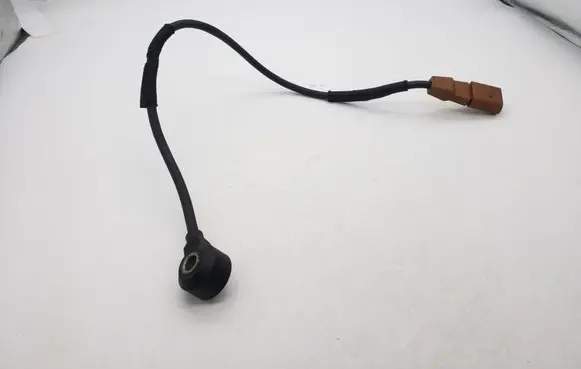 Audi A8 S8 D3 4E Detonation knock sensor 077905377E