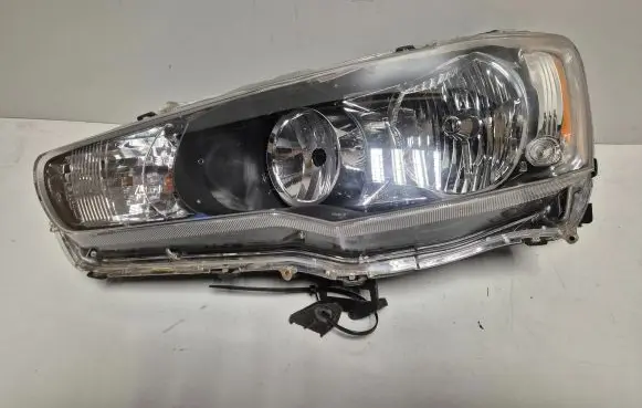 Mitsubishi Lancer VIII Headlight/headlamp 8301C3-37