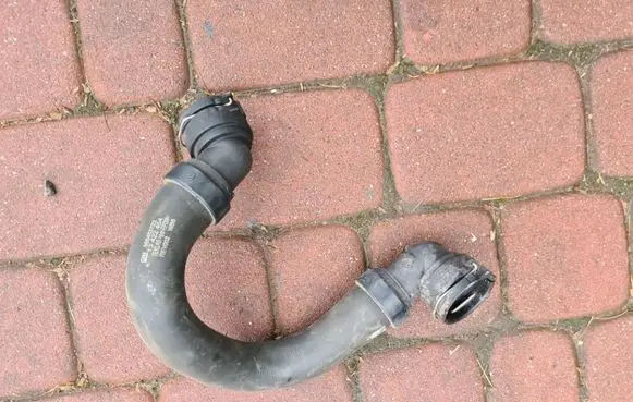 Opel Insignia A Engine coolant pipe/hose 13422454