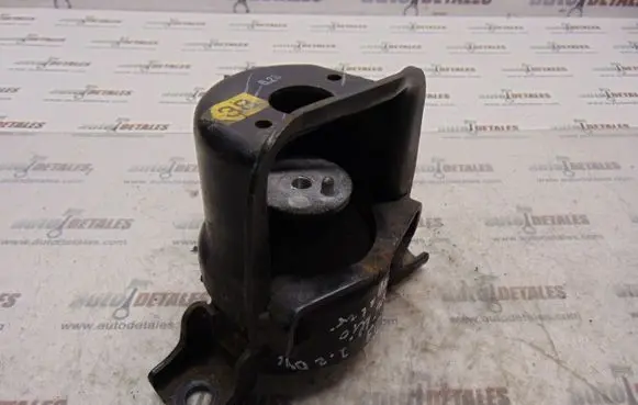 Toyota RAV 4 (XA30) Engine mount bracket