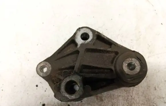 Ford Focus Engine mounting bracket av616p093na av61-6p093-na