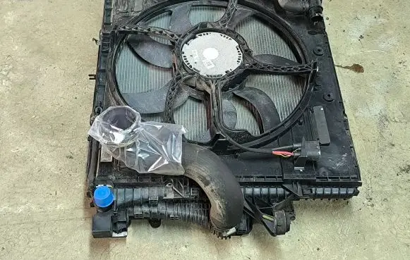 Volkswagen Amarok Coolant radiator 2H0121253A 17576AA