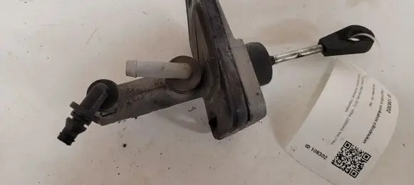 KIA Sorento Clutch master cylinder