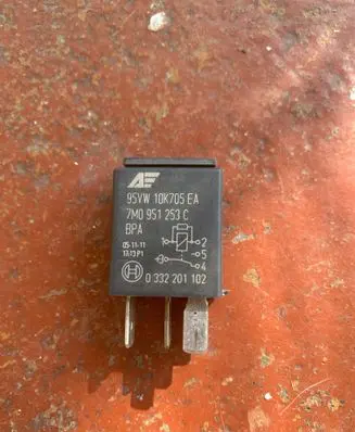 Volkswagen Caddy Other relay 95VW10K705EA 7M0951253C 0332201102