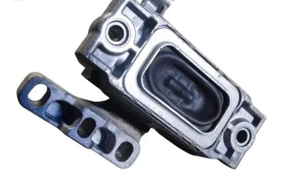 Volkswagen Tiguan Engine mount bracket 5N0199262E