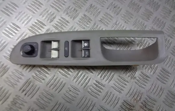 Volkswagen PASSAT B6 Front door window switch trim 