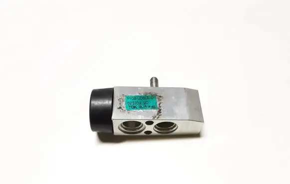 KIA Sorento Air conditioning (A/C) expansion valve F108JD6LA01