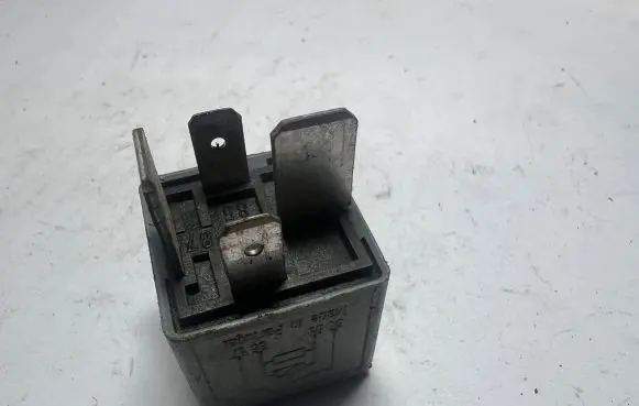Audi A4 S4 B6 8E 8H Other relay 8D0951253 V23134J52X300