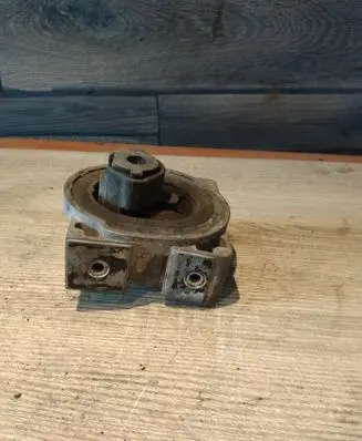 Mercedes-Benz A W169 Engine mount bracket A1692401018F