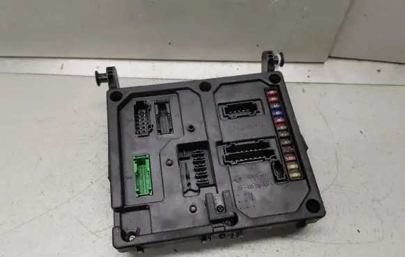 Ford Galaxy Fuse module 7M3962258 S110730200G