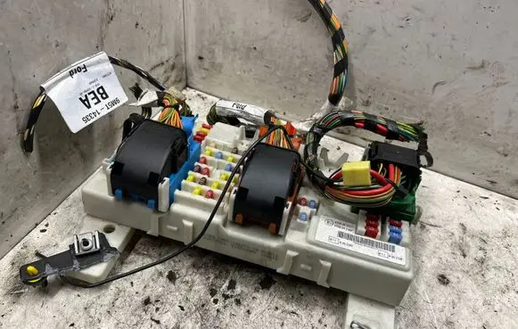 Ford Focus Fuse module 8M5T14014