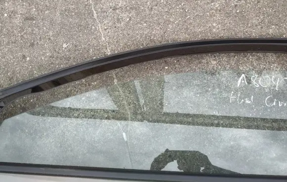 Honda Civic Front door window glass four-door