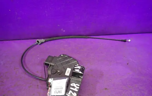 Volvo C30 Front door lock 30753664