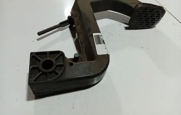 Mercedes-Benz Vito Viano W639 Clutch pedal A6382900516