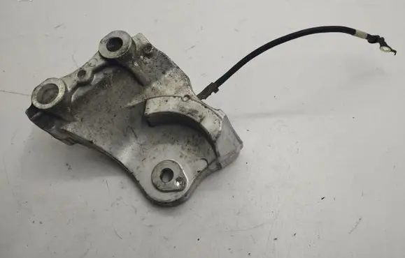Honda CR-V Engine mounting bracket
