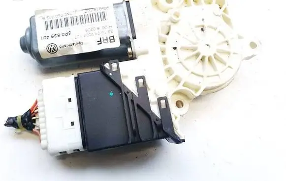 Seat Altea XL Rear door window regulator motor 5p0839401