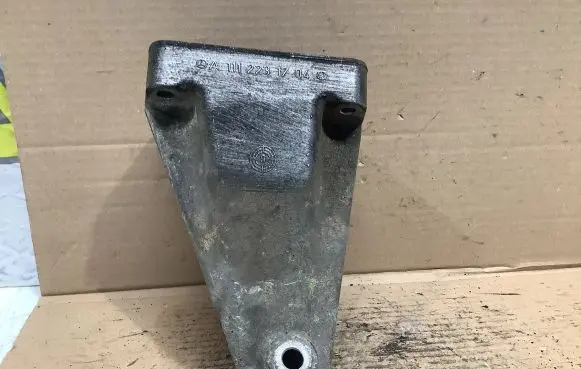 Mercedes-Benz C W203 Engine mounting bracket A1112231704