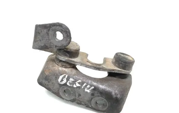 Opel Zafira B Gear shift cable bracket 