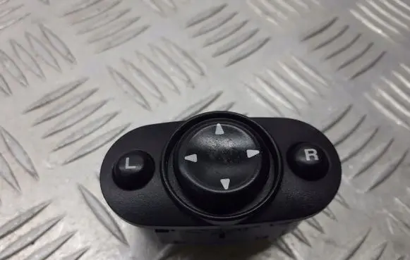 Chrysler PT Cruiser Wing mirror switch 04608505AD