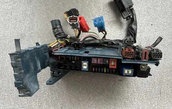 Nissan Patrol Y61 Fuse box set 24388VB000