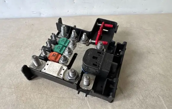Maserati Ghibli Battery relay fuse 06700020290