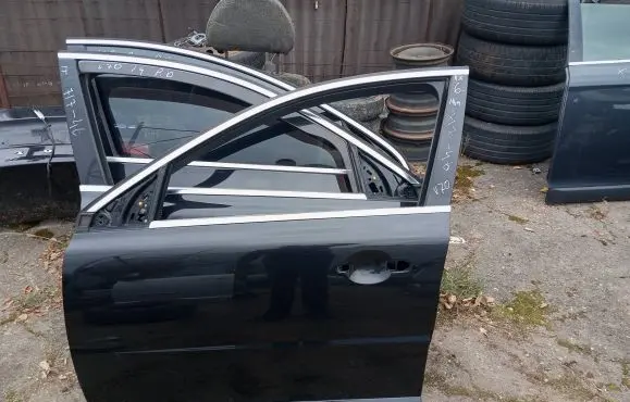 Volvo V70 Front door