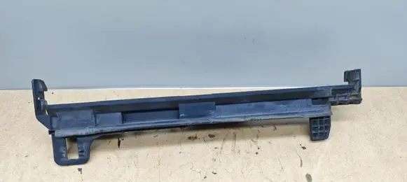 Mercedes-Benz C W204 Radiator mount bracket 047790