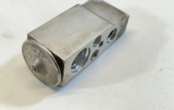 Mitsubishi Lancer X Air conditioning (A/C) expansion valve 7810A126